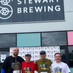 A photograph of Callum Muir and his team at the 10k Hop Run Challenge organised by Durty Brewing